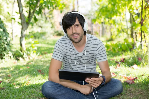Man with tablet at the garden — Stock Photo, Image