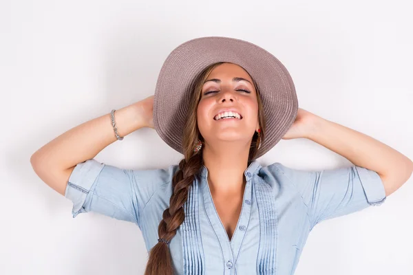 Mooie vrouw in de studio — Stockfoto