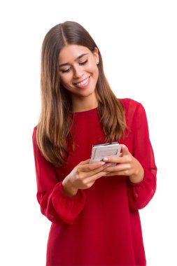 Cep telefonu kullanan kadın