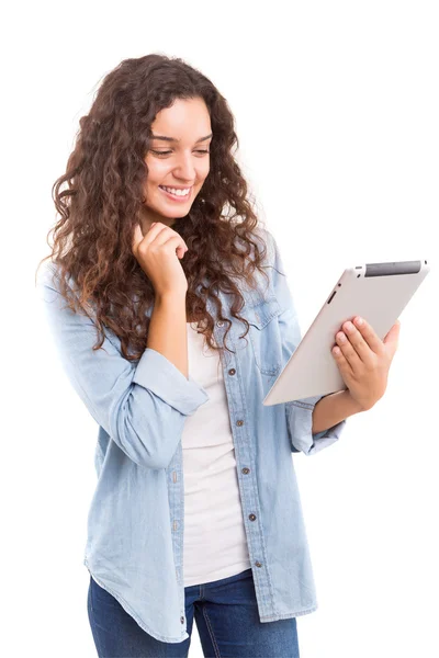 Vrouw die digitale tablet gebruikt — Stockfoto