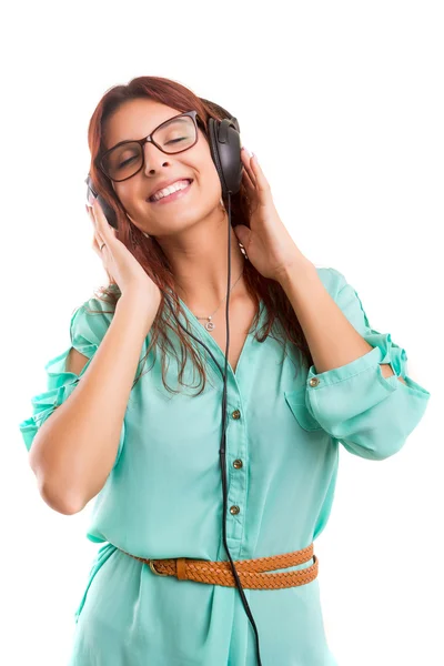 Mujer escuchando música — Foto de Stock