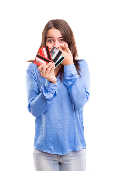 Gelukkige vrouw bedrijf creditcards — Stockfoto