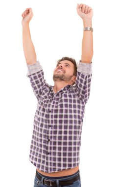 Genç adam kutluyor.