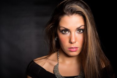 sağlıklı uzun saçlı güzel kadın