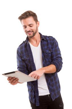 Adam bir dijital tablet ile rahatlatıcı