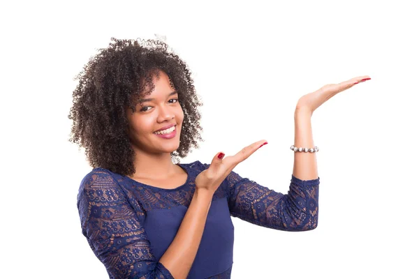 Afrikaanse vrouw presentatie van uw product — Stockfoto