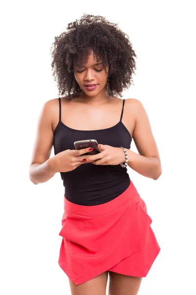 Donna africana con uno smartphone — Foto Stock