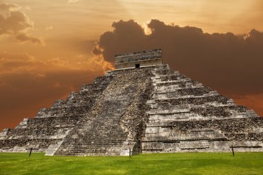Antik Maya piramidi, Kukulcan Tapınağı Chichen Itza, Yucatan, Meksika