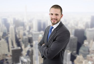 Ofisteki genç iş adamı portresi.