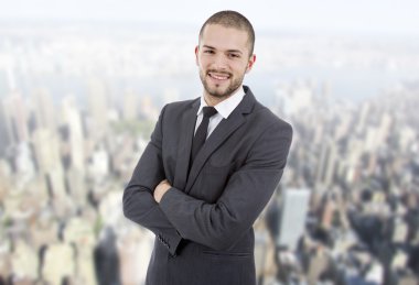 Ofisteki genç iş adamı portresi.