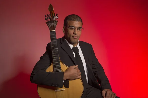 Fado-Musiker mit portugiesischer Gitarre, Studio — Stockfoto