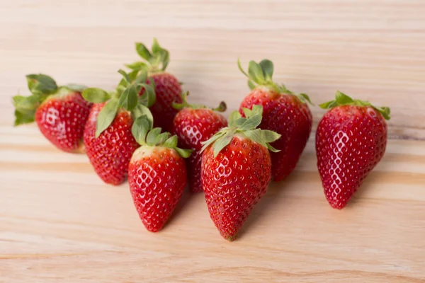 Strawberries on garden's table, outdoor picture — Stock Photo, Image