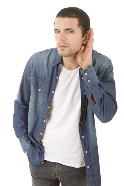 Junger, lässiger Mann hört vor weißem Hintergrund zu — Stockfoto