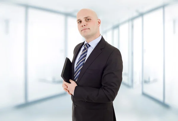 Proud businessman with a tablet pc, at the office — Stock Photo, Image