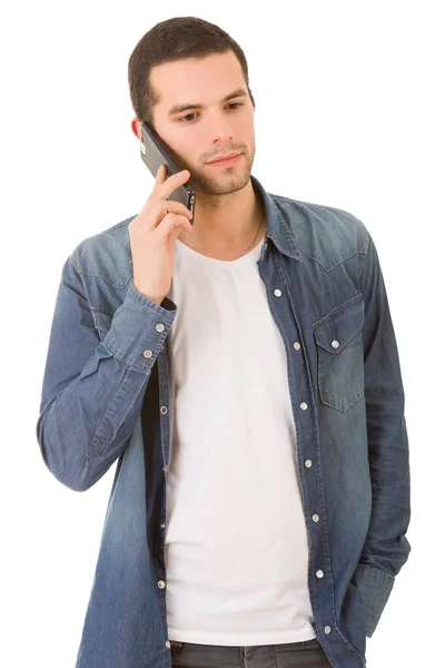 年轻而随意的快乐男人，带着电话，孤立无援 — 图库照片