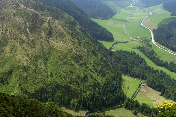 Vista de cima de Sete Cidades, na ilha dos Açores de São Miguel — Fotografia de Stock