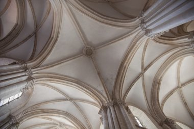 İç Alcobaca Manastırı, alttan görünüm