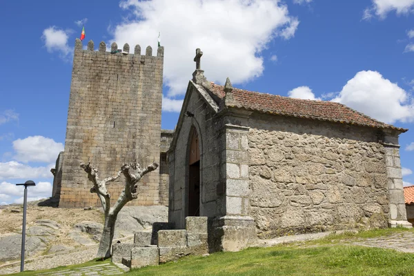 Zamek Belmonte i kaplica. Historyczna wioska Portugalii, niedaleko Covilha — Zdjęcie stockowe