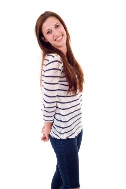 Genç, sıradan, güzel bir kadın, beyazlar içinde.