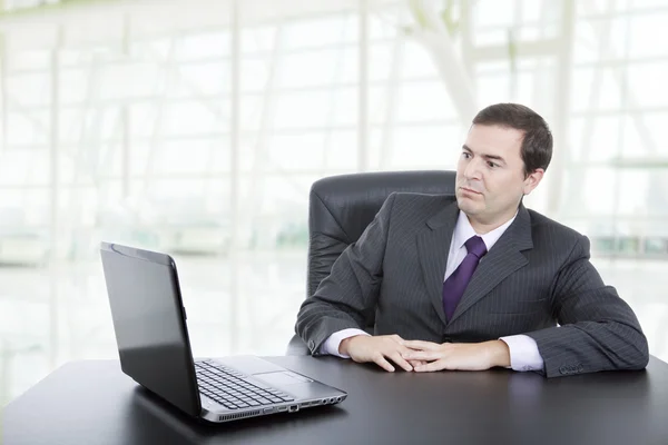 Young business man working with is laptop at the office — Stock Photo, Image