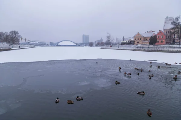 Minsk Bielorrússia Nemigatrinity Suburb Paisagem Urbana Banco Rio Svislach Centro — Fotografia de Stock