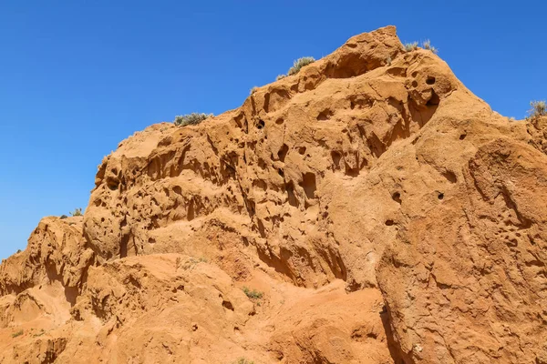 赤砂岩層キルギスタンのジェティ オグズ峡谷 イシク クル地域 中央アジアの7頭の雄牛と壊れた心臓 — ストック写真