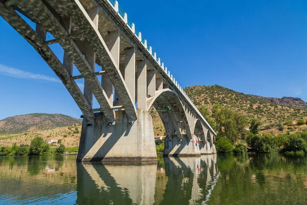 Almirante Sarmento Rodrigues Köprüsü Douro Nehri Nin Portekiz Kısmındaki Ilk — Stok fotoğraf