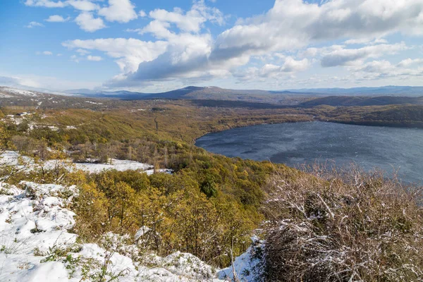 スペインのカスティーリャ レオン州 雪と冬のサナブリア湖 — ストック写真