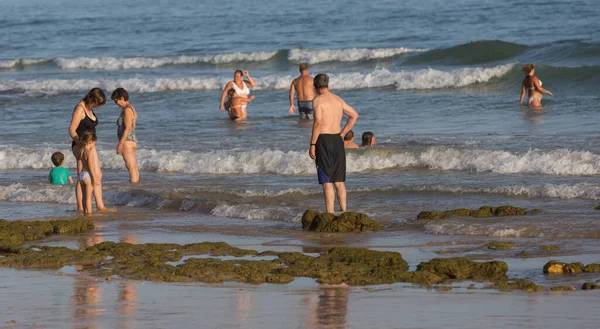 Albufeira Portugal Emberek Híres Strand Olhos Agua Albufeira Strand Része — Stock Fotó