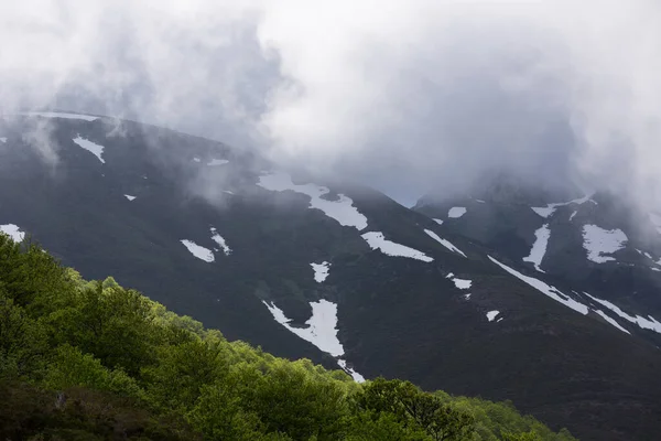 Berglandschap Het Nationale Park Picos Europa Spanje Asturië Sneeuw Bergtoppen — Stockfoto