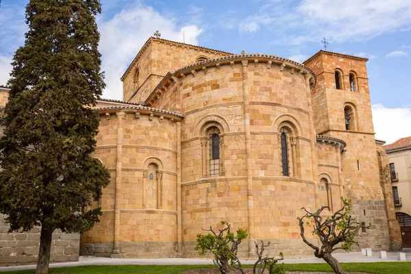 スペインのアビラにあるサン ペドロの古い教会 — ストック写真