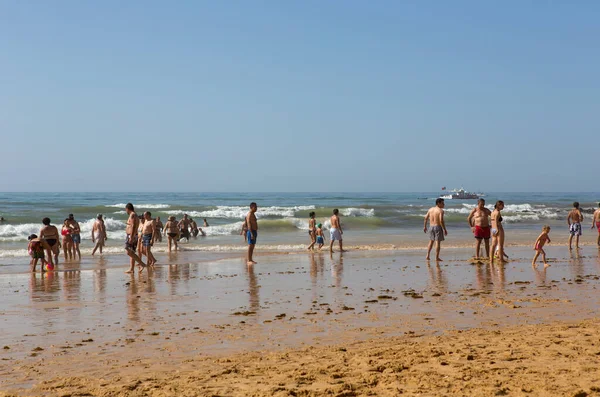 Albufeira Portugal Emberek Híres Strand Olhos Agua Albufeira Strand Része — Stock Fotó