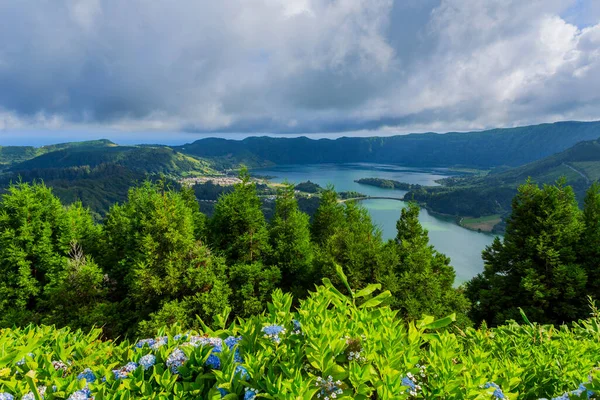 葡萄牙亚速尔圣米格尔岛上的火山火山口塞得斯湖风景如画 — 图库照片