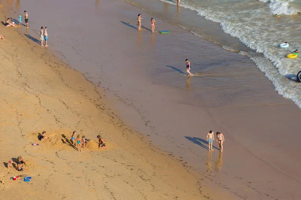 Albufeira Portugal 시아라는 해변에 사람들 관광지 알가르베의 일부이다 — 스톡 사진