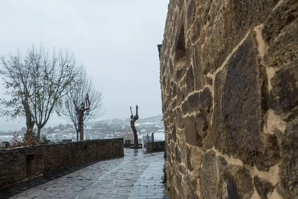 プエブラ サナブリア州に古い家と雪 カスティーリャ レオン州 スペイン — ストック写真