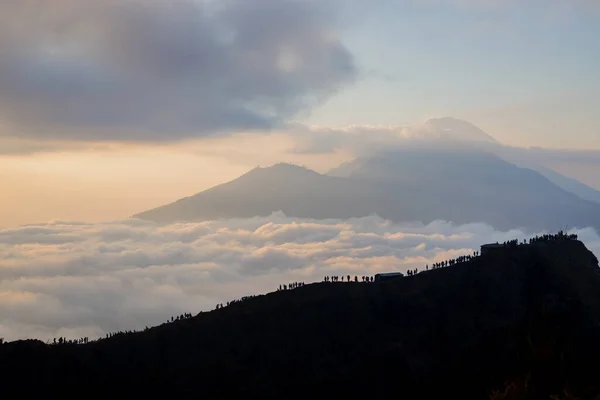 Vista Panorámica Nubes Niebla Amanecer Desde Cima Del Monte Batur —  Fotos de Stock