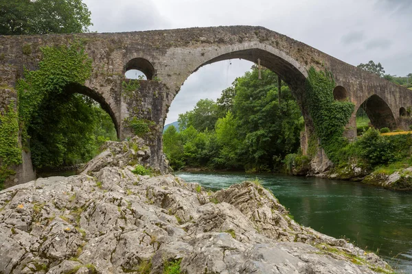 Roman Bridge Built Late 13Th Century Sella River Cangas Onis — Stock Photo, Image