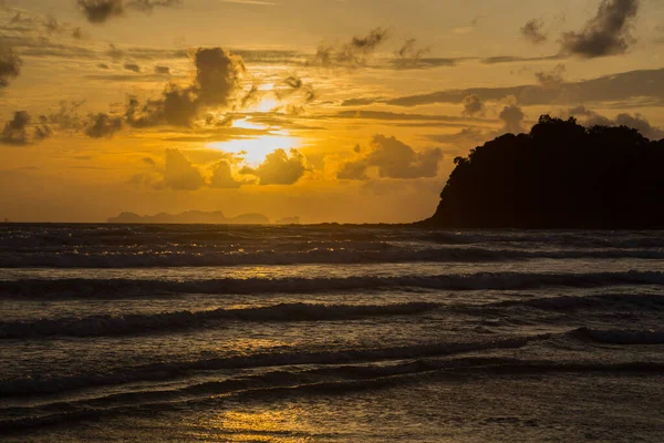 Ohromující Západ Slunce Nedotčené Pláži Poloostrova Dawei Myanmar — Stock fotografie