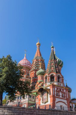 Moskova, Rusya 'daki Kızıl Meydan' daki Aziz Basil Katedrali. St. Basil tapınağı Moskova 'nın en önemli turistik merkezlerinden biridir.