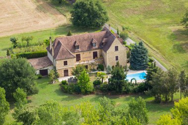 Castelnaud, Dordogne, Fransa: Fransa 'nın Dordogne Vadisi' ndeki Castelnaud-la-chapelle kalesi çevresindeki Eski Ev, Perigord Noir, Fransa