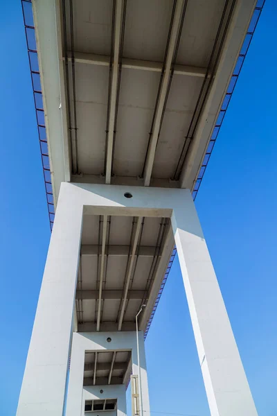 Γέφυρα Από Κάτω Από Την Εθνική Οδό Σκυροδέματος Στη Βόρεια — Φωτογραφία Αρχείου