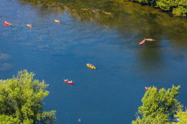 Domme, Aquitane, Fransa 'dan Dordogne Vadisi' nin üzerinden