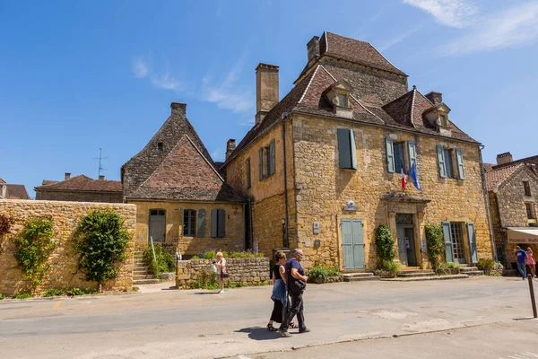 Domme Frankrijk Toeristen Bezoeken Middeleeuwse Stad Domme Dordogne Frankrijk — Stockfoto