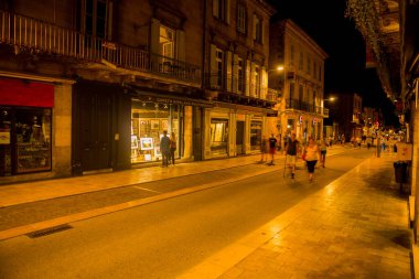 Sarlat-la-Caneda, Fransa: Sarlat la Caneda 'da gece güzel bir ortaçağ kasabası ve Dordogne Perigord' a yapılan ziyaretin önemli noktalarından biri