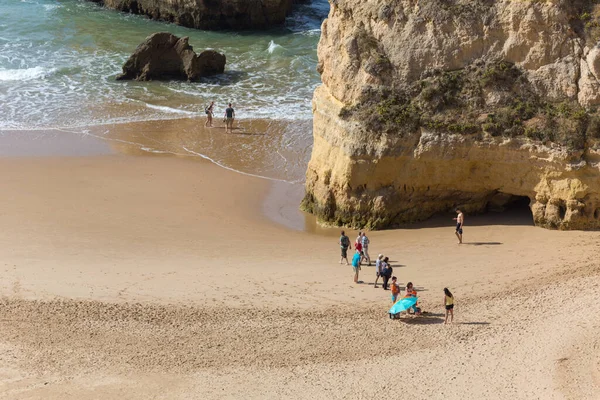 Praia Rocha Portugal Menschen Berühmten Strand Von Praia Rocha Portimao — Stockfoto