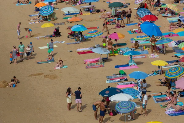 Albufeira Portugal Mennesker Den Berømte Stranden Olhos Agua Albufeira Stranden – stockfoto