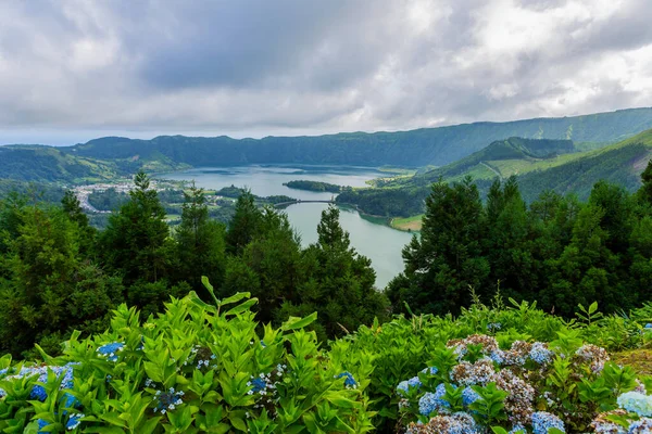 Pittoresk Utsikt Över Sjön Sete Cidades Vulkanisk Kratersjö Sao Miguel — Stockfoto