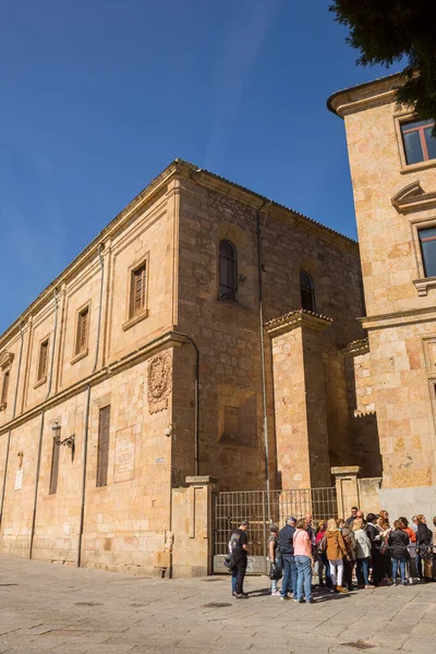 Salamanca Spain Tourists Walking Salamanca Cathedral Tentenecio Street Historical Old — Stock Photo, Image