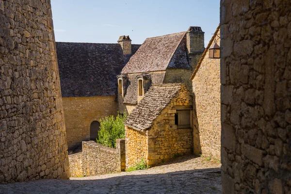 Cidade Medieval Beynac Ergue Sobre Penhasco Calcário Acima Rio Dordogne — Fotografia de Stock