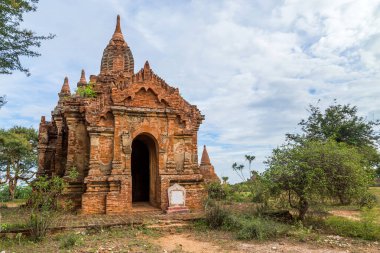 Bagan, Myanmar 'daki antik tapınak. Bagan, Orta Myanmar 'da (eski adıyla Burma), Mandalay' ın güneybatısında bulunan antik bir şehirdir..